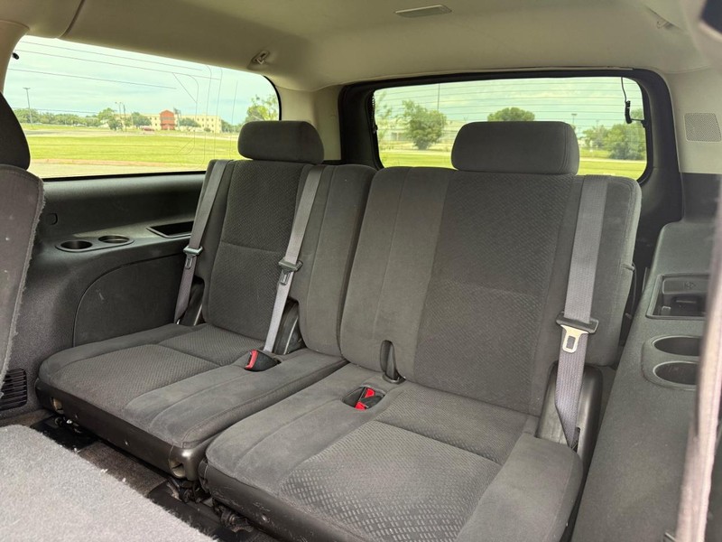 Chevrolet Suburban Vehicle Full-screen Gallery Image 10