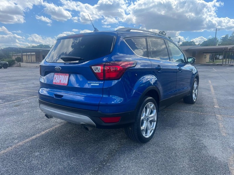 Ford Escape Vehicle Full-screen Gallery Image 06