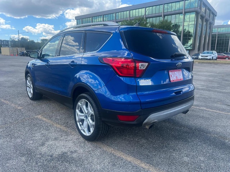 Ford Escape Vehicle Full-screen Gallery Image 07