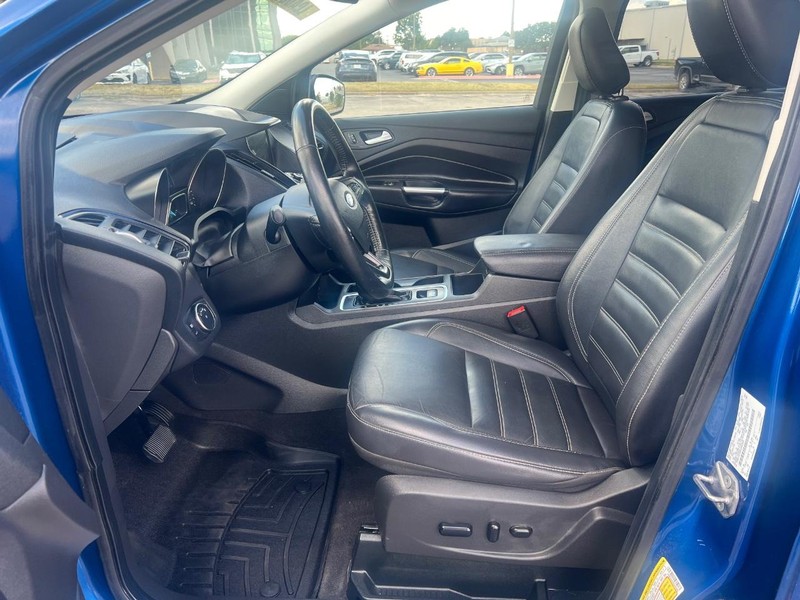 Ford Escape Vehicle Full-screen Gallery Image 08