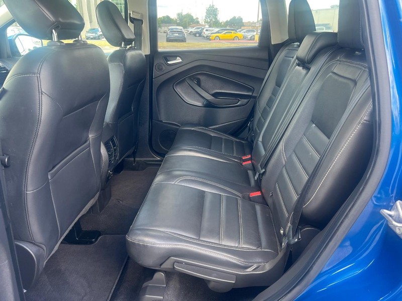 Ford Escape Vehicle Full-screen Gallery Image 09