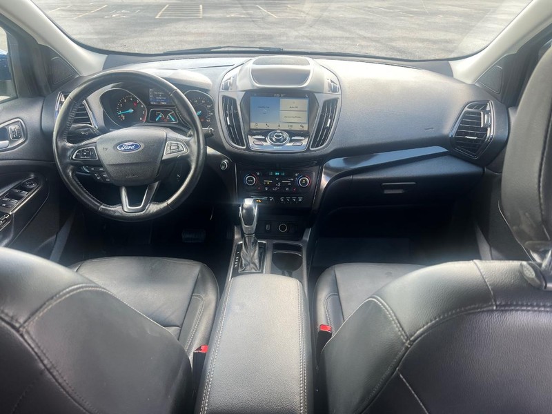 Ford Escape Vehicle Full-screen Gallery Image 12