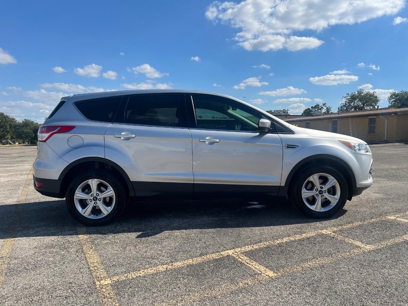 Ford Escape Vehicle Full-screen Gallery Image 05
