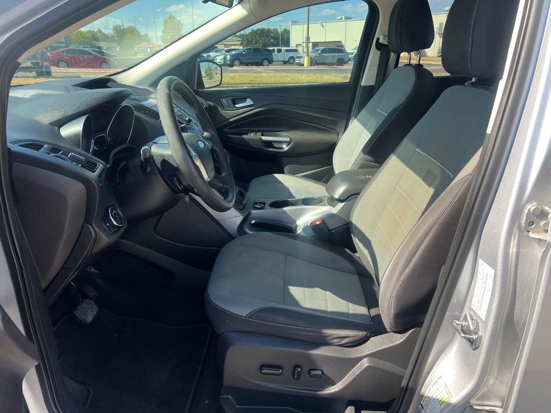 Ford Escape Vehicle Full-screen Gallery Image 08