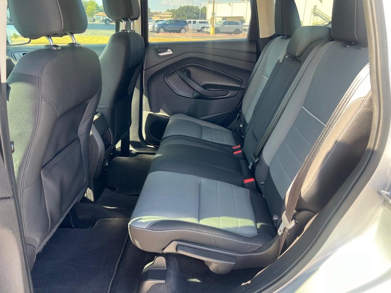 Ford Escape Vehicle Full-screen Gallery Image 09