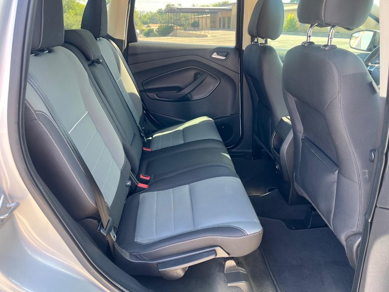 Ford Escape Vehicle Full-screen Gallery Image 11