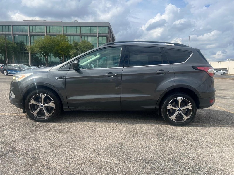 Ford Escape Vehicle Full-screen Gallery Image 02