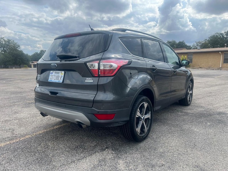 Ford Escape Vehicle Full-screen Gallery Image 06