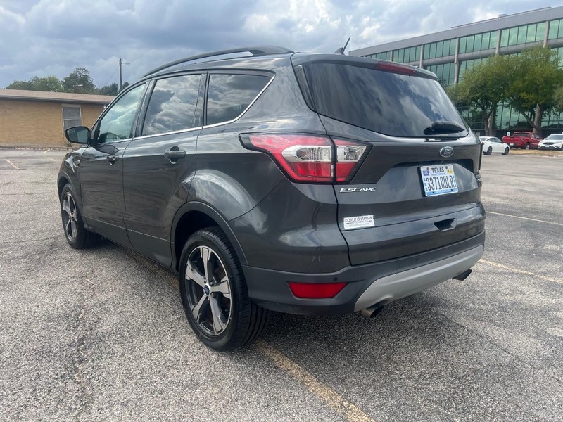 Ford Escape Vehicle Full-screen Gallery Image 07