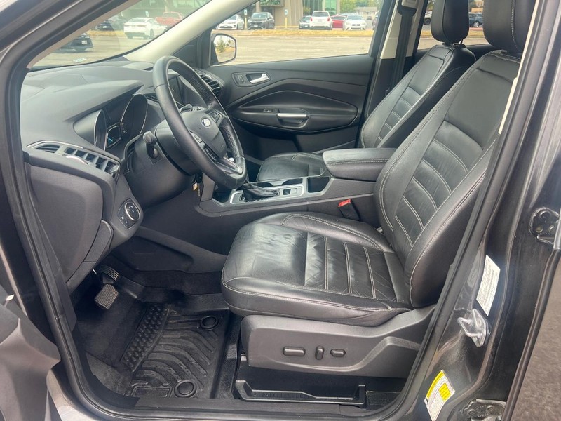 Ford Escape Vehicle Full-screen Gallery Image 08