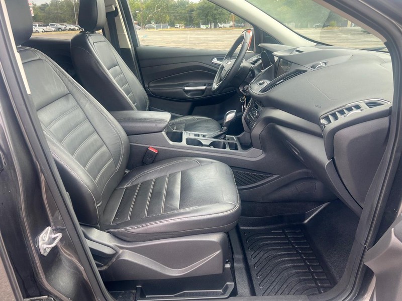 Ford Escape Vehicle Full-screen Gallery Image 10