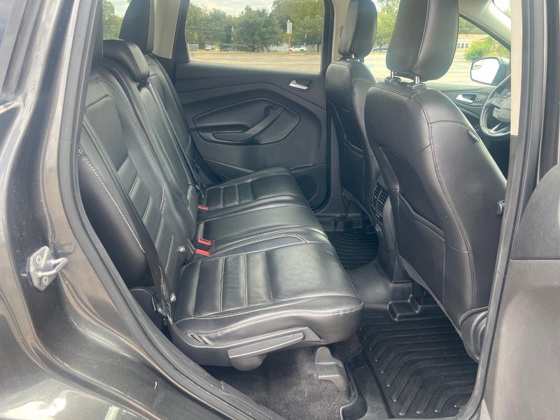 Ford Escape Vehicle Full-screen Gallery Image 11