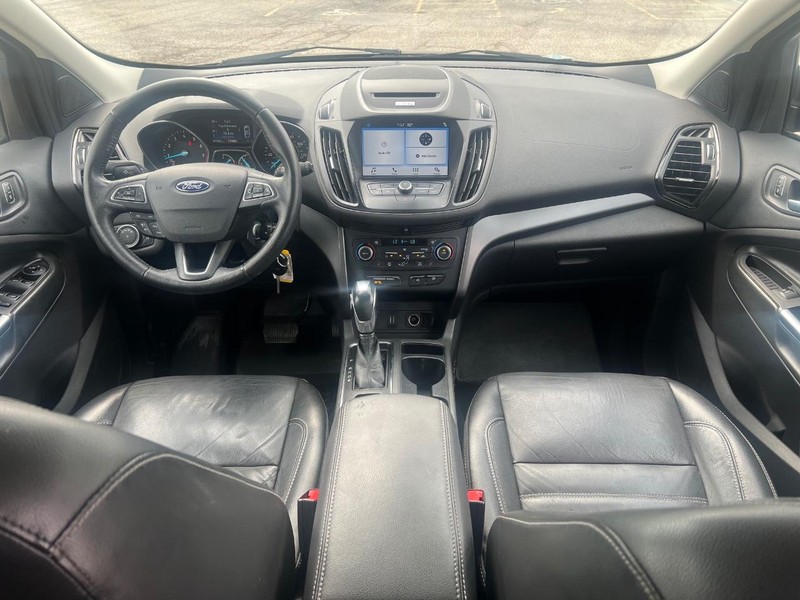 Ford Escape Vehicle Full-screen Gallery Image 12