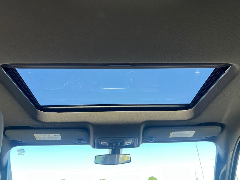 Chevrolet Silverado 1500 Vehicle Full-screen Gallery Image 13