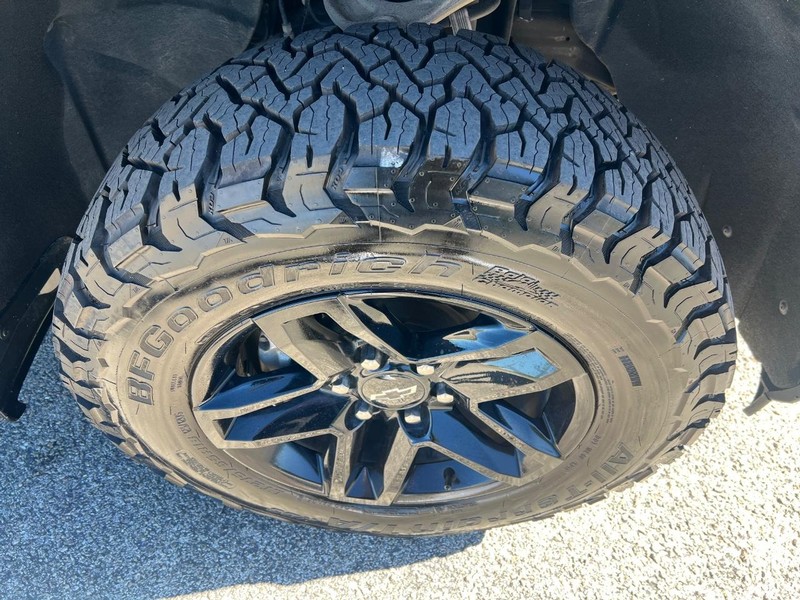 Chevrolet Silverado 1500 Vehicle Full-screen Gallery Image 15