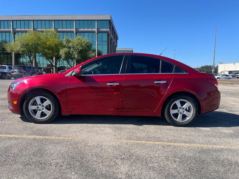 Chevrolet Cruze Vehicle Full-screen Gallery Image 2