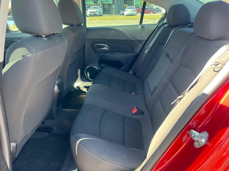 Chevrolet Cruze Vehicle Full-screen Gallery Image 9