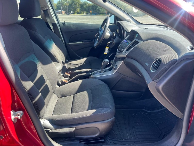 Chevrolet Cruze Vehicle Full-screen Gallery Image 10