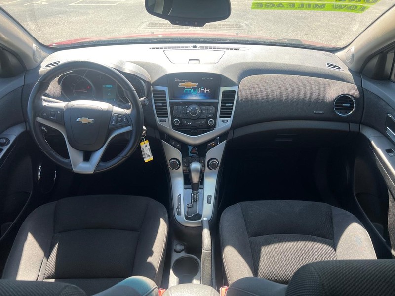 Chevrolet Cruze Vehicle Full-screen Gallery Image 12