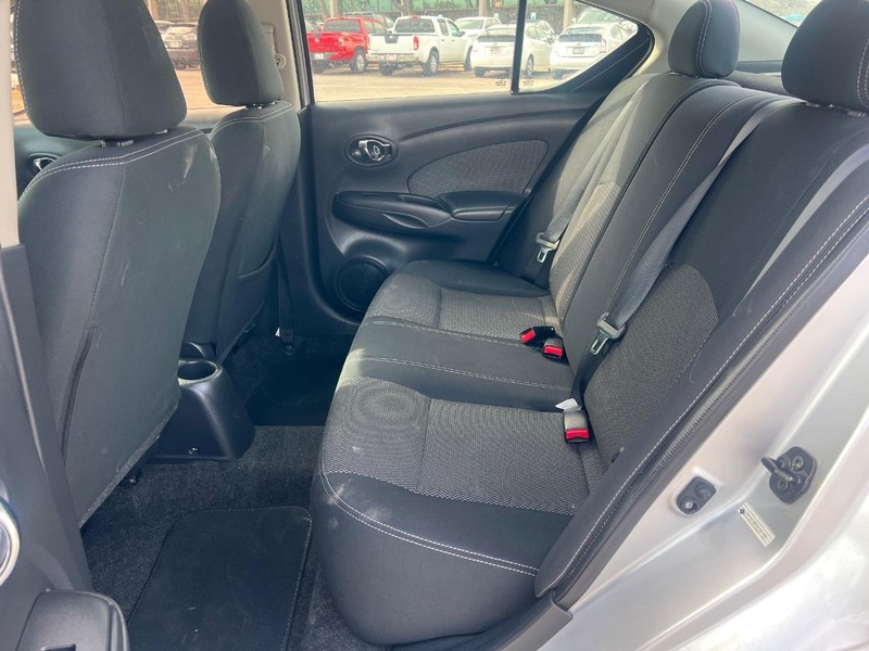 Nissan Versa Vehicle Full-screen Gallery Image 9