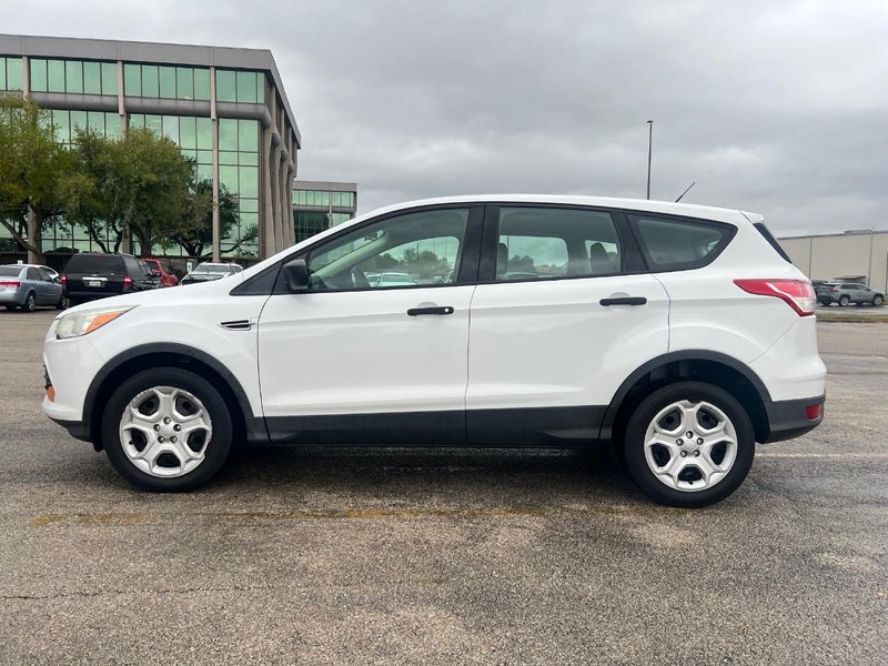 2013 Ford Escape S photo 2