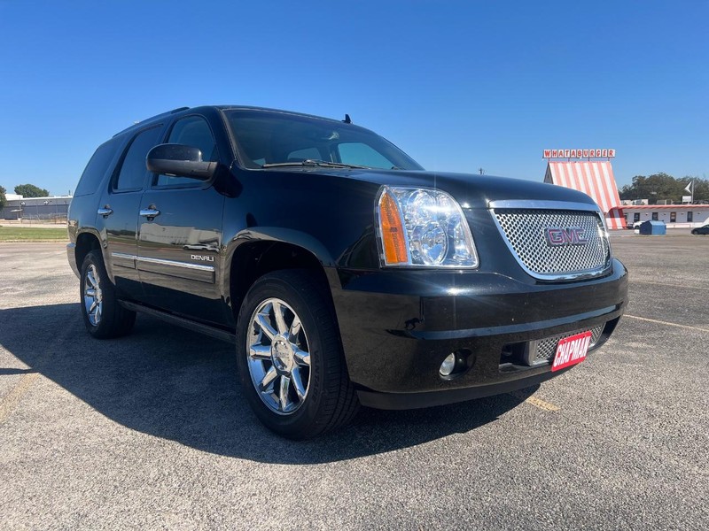 GMC Yukon Vehicle Full-screen Gallery Image 4