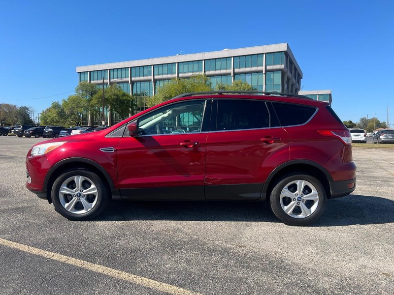 Ford Escape Vehicle Full-screen Gallery Image 2