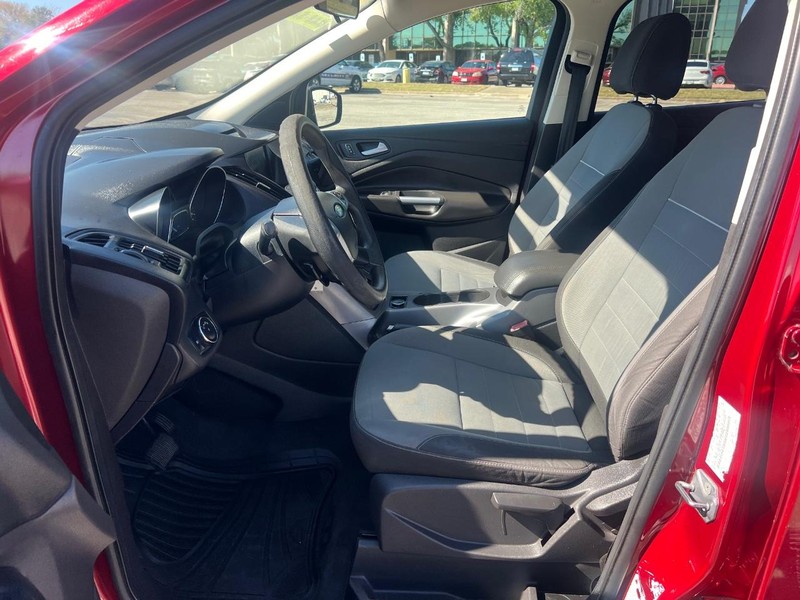 Ford Escape Vehicle Full-screen Gallery Image 8