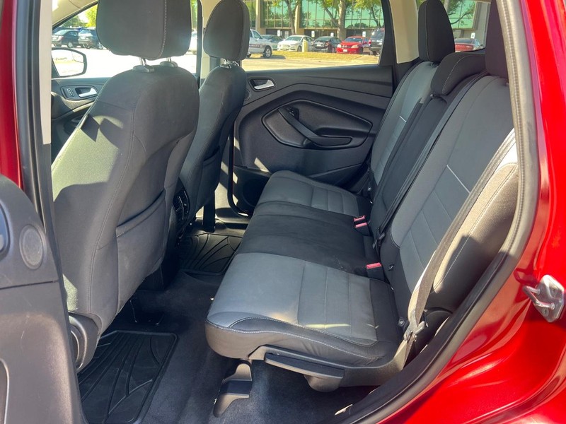 Ford Escape Vehicle Full-screen Gallery Image 9