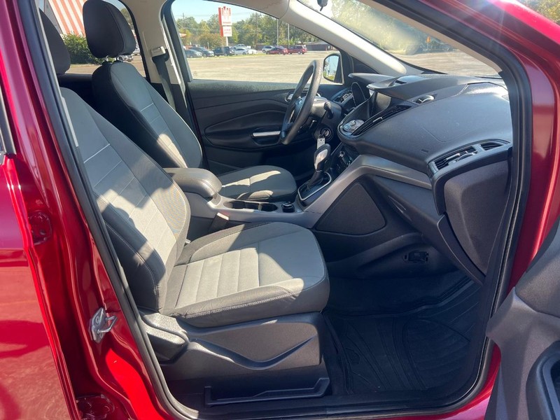 Ford Escape Vehicle Full-screen Gallery Image 10