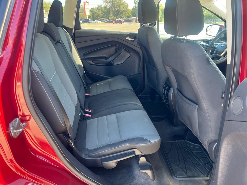 Ford Escape Vehicle Full-screen Gallery Image 11