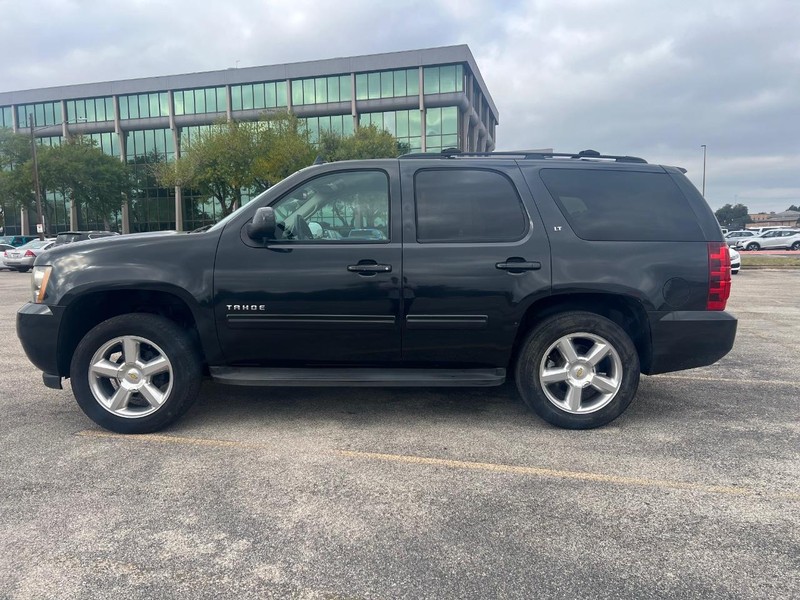Chevrolet Tahoe Vehicle Full-screen Gallery Image 2