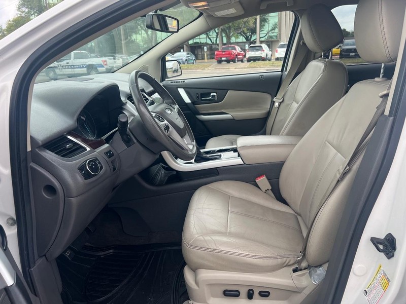 Ford Edge Vehicle Full-screen Gallery Image 08