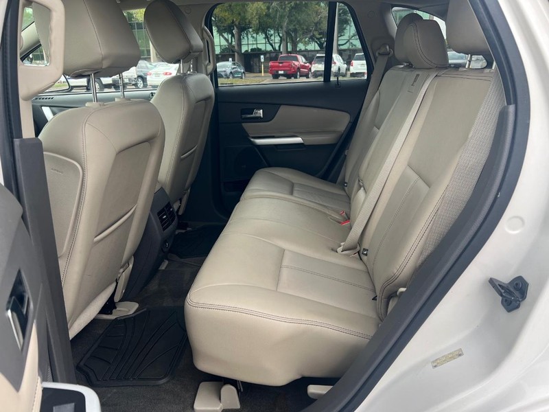 Ford Edge Vehicle Full-screen Gallery Image 09