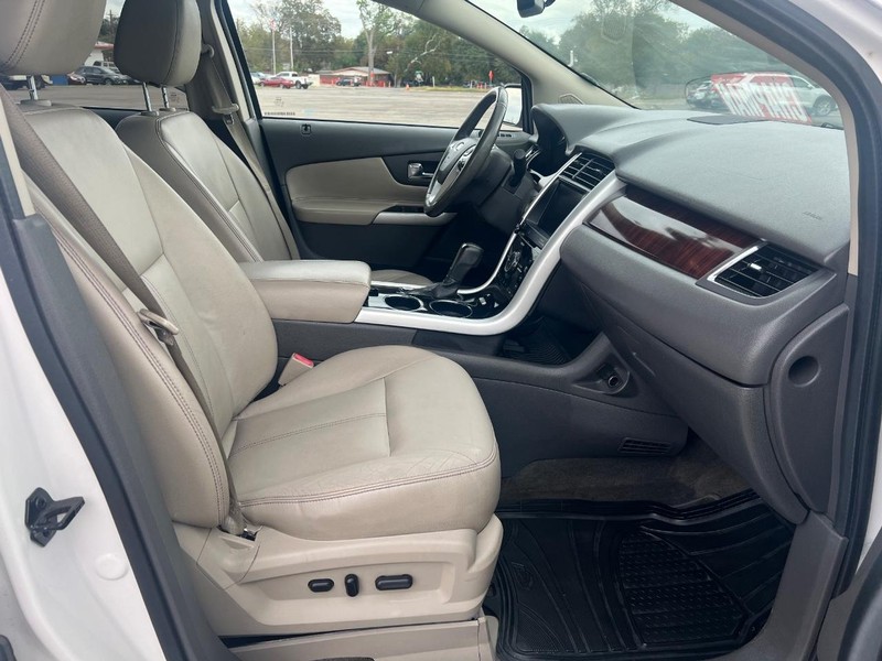 Ford Edge Vehicle Full-screen Gallery Image 10