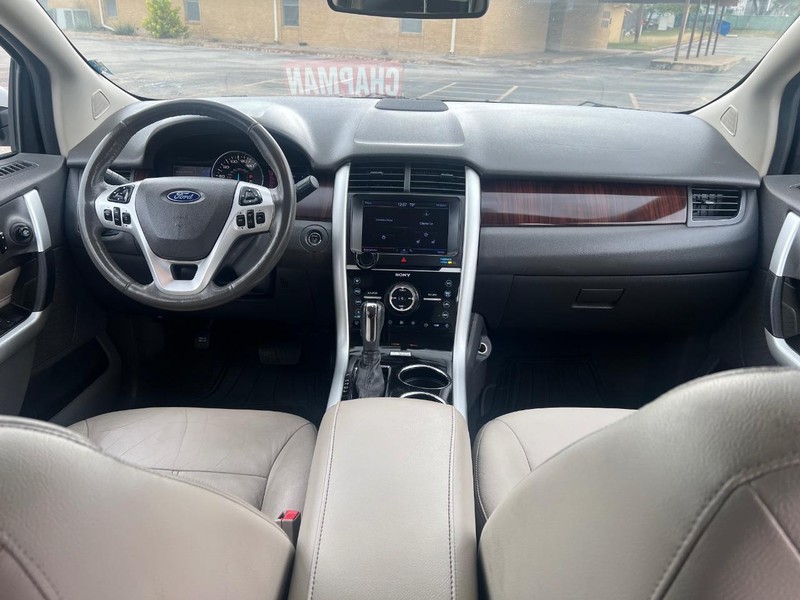 Ford Edge Vehicle Full-screen Gallery Image 12