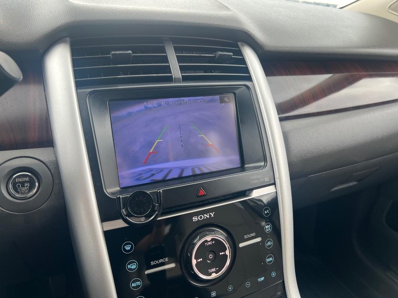 Ford Edge Vehicle Full-screen Gallery Image 13