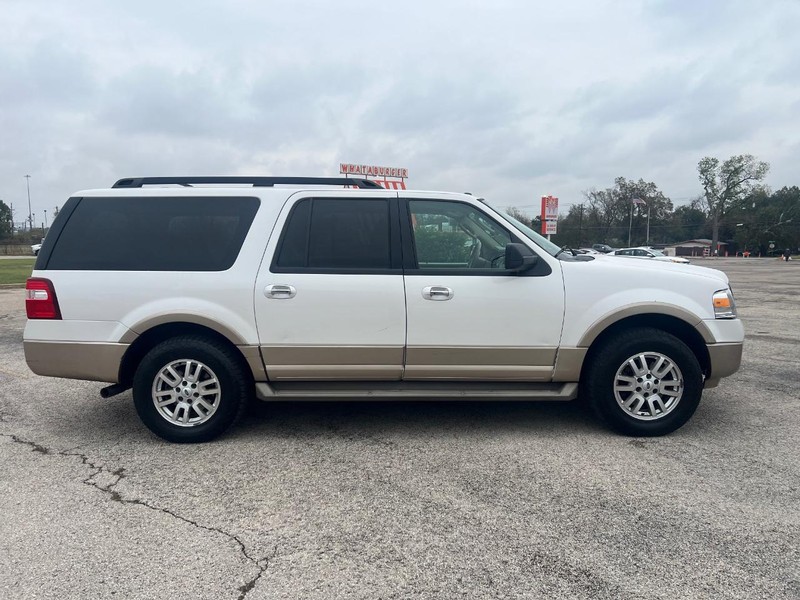 Ford Expedition EL Vehicle Full-screen Gallery Image 5