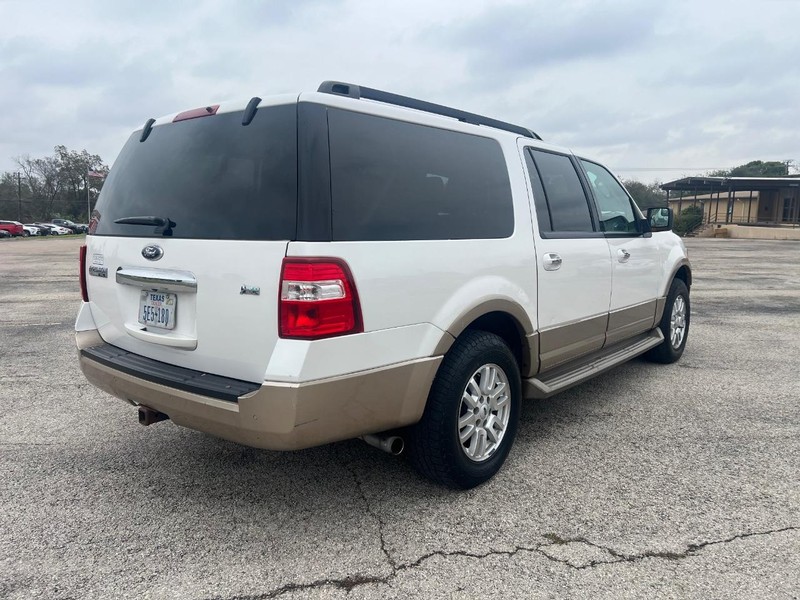 Ford Expedition EL Vehicle Full-screen Gallery Image 6