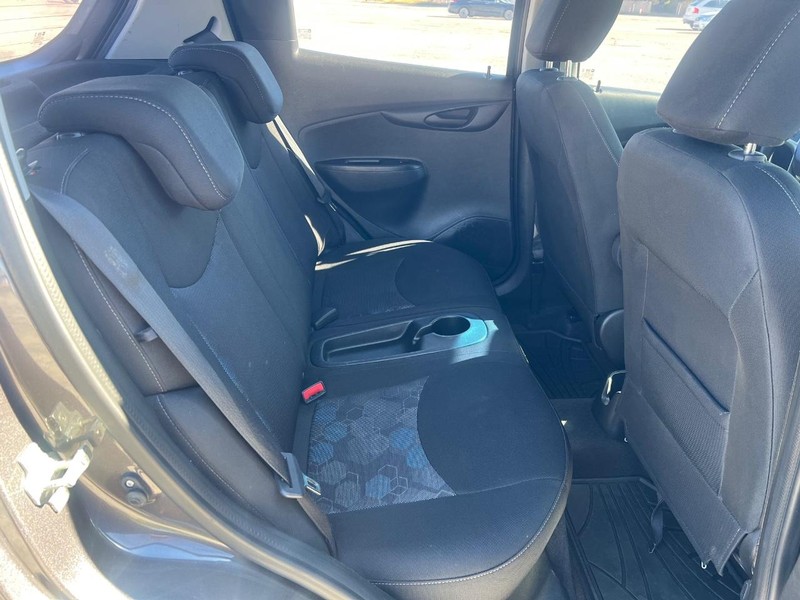 Chevrolet Spark Vehicle Full-screen Gallery Image 10