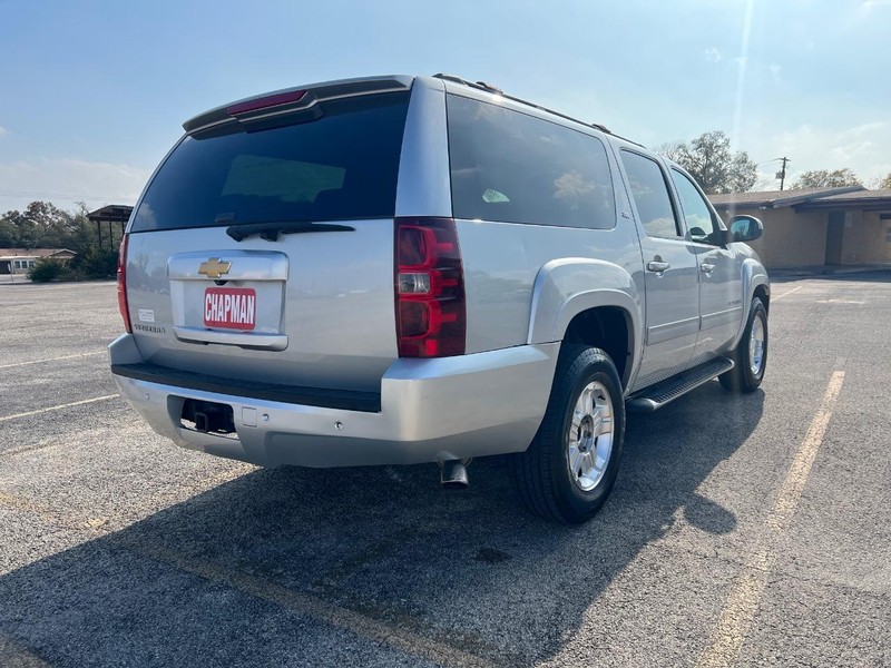 Chevrolet Suburban Vehicle Full-screen Gallery Image 6
