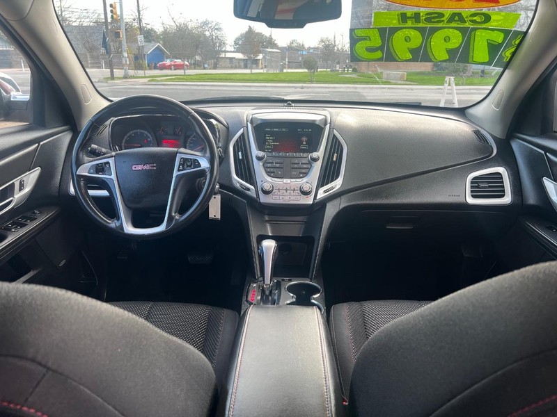 GMC Terrain Vehicle Full-screen Gallery Image 12