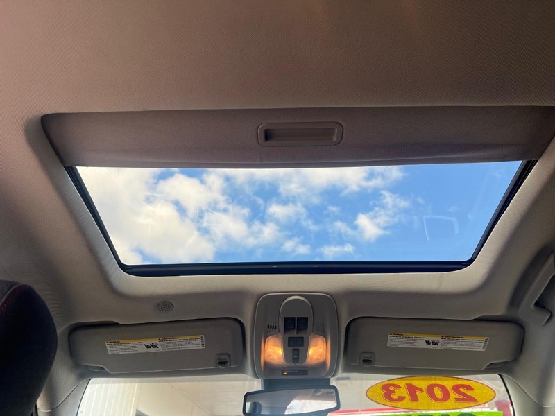 GMC Terrain Vehicle Full-screen Gallery Image 13