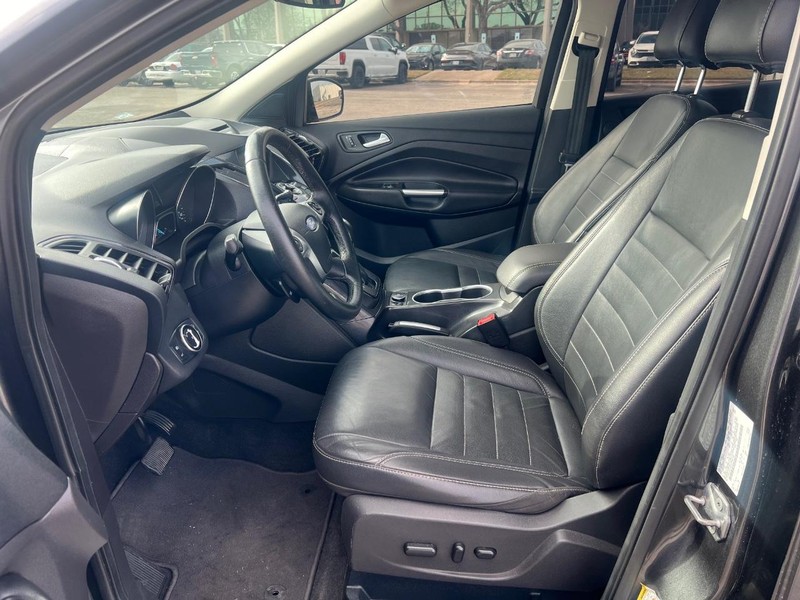 Ford Escape Vehicle Full-screen Gallery Image 08