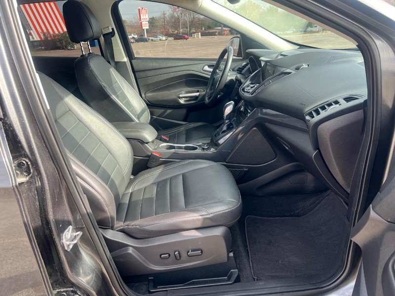 Ford Escape Vehicle Full-screen Gallery Image 10