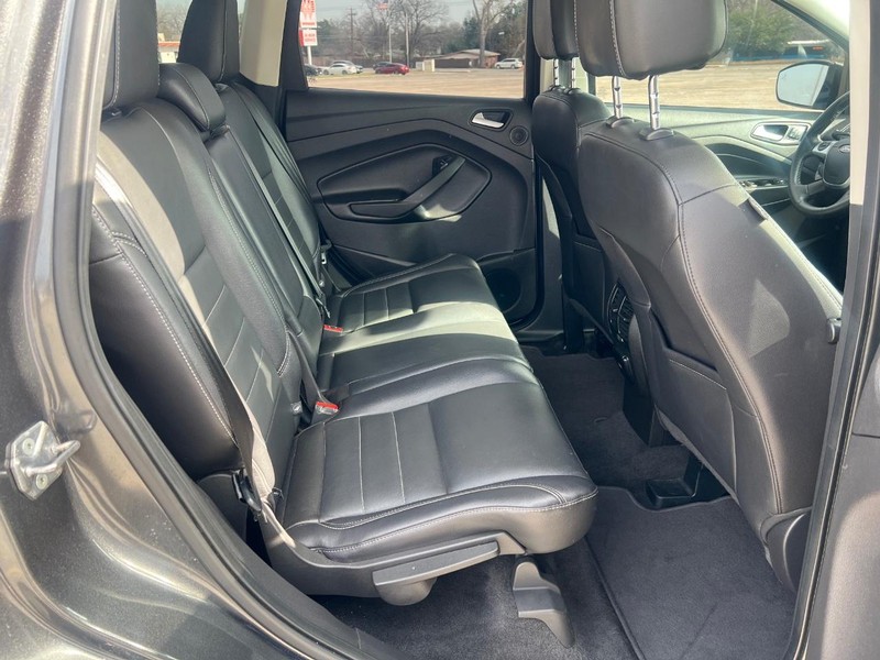 Ford Escape Vehicle Full-screen Gallery Image 11