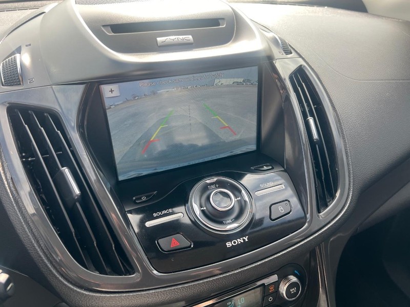 Ford Escape Vehicle Full-screen Gallery Image 12