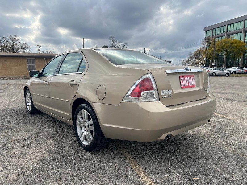 Ford Fusion Vehicle Full-screen Gallery Image 7