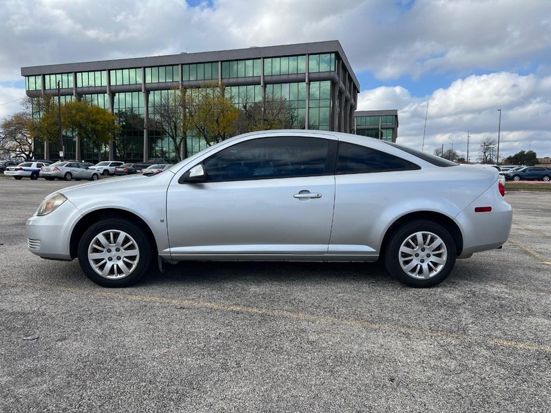 Chevrolet Cobalt Vehicle Full-screen Gallery Image 2