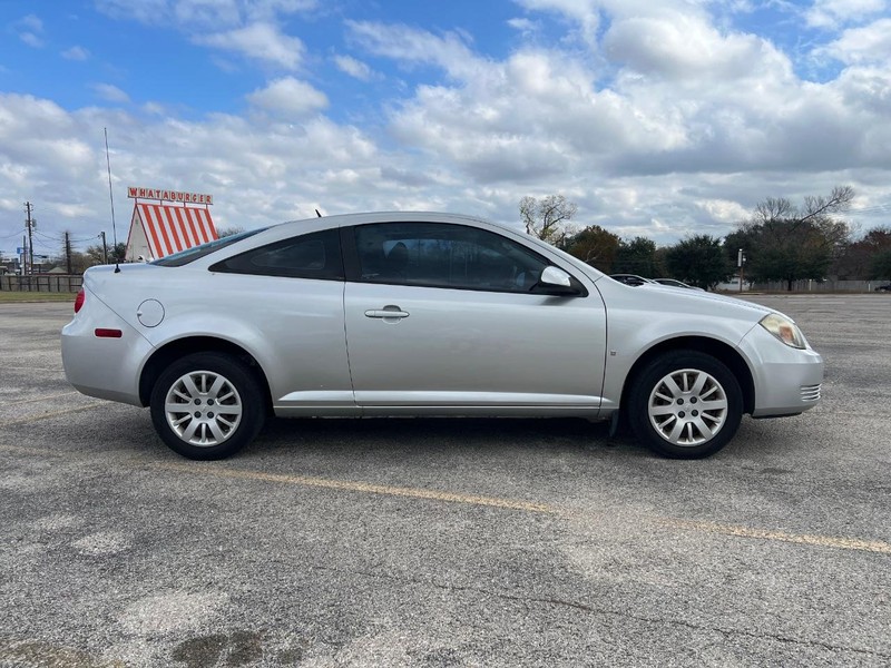 Chevrolet Cobalt Vehicle Full-screen Gallery Image 5